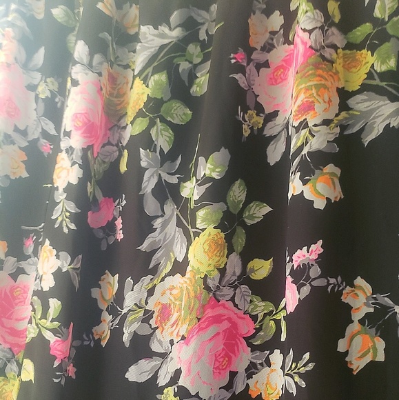 Pretty long floral maxi skirt - Picture 2 of 3